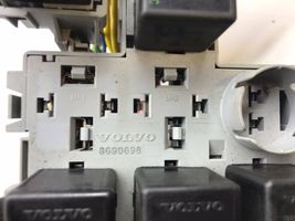 Volvo V70 Module de fusibles 8690698