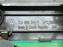 Volkswagen Touareg I Priekinių vietų apšvietimo žibintas 7L6868349P