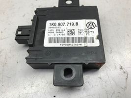 Volkswagen Golf V Boîtier module alarme 28002223