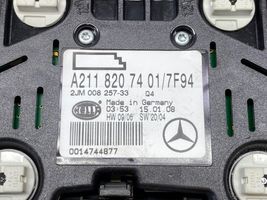 Mercedes-Benz E W211 Illuminazione sedili posteriori A2118207401