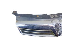 Opel Astra H Griglia superiore del radiatore paraurti anteriore 13225788