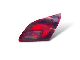 Opel Astra J Luci posteriori del portellone del bagagliaio 13358082