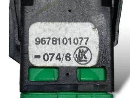 Citroen C4 Grand Picasso Botón interruptor de bloqueo de puertas 9678101077