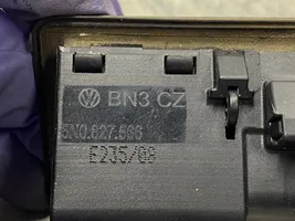Volkswagen PASSAT B6 Ручка задней крышки 5N0827566