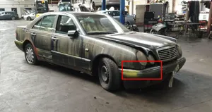 Mercedes-Benz E W210 Modanatura separatore del paraurti anteriore 2108800636