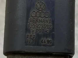 Audi A4 S4 B6 8E 8H Oro kondicionieriaus slėgio daviklis 1J0973703