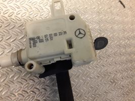 Mercedes-Benz C W203 Verrouillage du bouchon du réservoir de carburant 2038201997