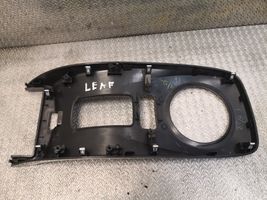 Nissan Leaf I (ZE0) Rivestimento in plastica cornice della leva del cambio 969413NA0B