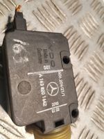 Mercedes-Benz ML W163 Verrouillage du bouchon du réservoir de carburant 1638201642