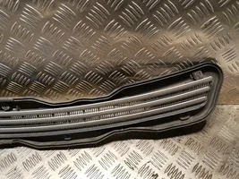 Mercedes-Benz E W210 Grille calandre supérieure de pare-chocs avant 2108800705