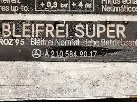 Mercedes-Benz CLK A209 C209 Tappo cornice del serbatoio 2105849017