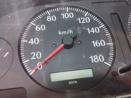 Nissan Patrol Y61 Compteur de vitesse tableau de bord 24812VB200