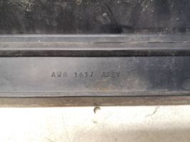 Land Rover Range Rover P38A Etupuskurin ylempi jäähdytinsäleikkö BTR332ML0G