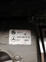 Mercedes-Benz C W203 Feux arrière / postérieurs A2208200264