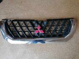 Mitsubishi Pajero Sport I Grille calandre supérieure de pare-chocs avant MR478595