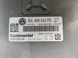 Volkswagen Caddy Sterownik / Moduł ECU 03L906023PE