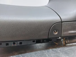 Mercedes-Benz E W211 Paneelin laatikon/hyllyn pehmuste 