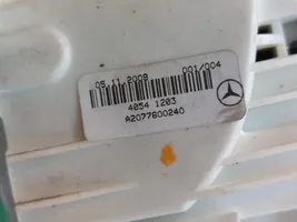 Mercedes-Benz E C207 W207 Priekinė užrakinimo spynelė (prie rankenos) 