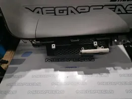 Mercedes-Benz E W211 Paneelin laatikon/hyllyn pehmuste 