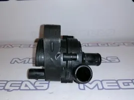 Mercedes-Benz A W176 Pompe à eau de liquide de refroidissement 