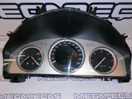 Mercedes-Benz C W204 Geschwindigkeitsmesser Cockpit 