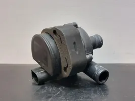 Mercedes-Benz A W176 Pompe à eau de liquide de refroidissement 