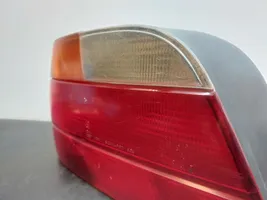 BMW 7 E38 Lampy tylnej klapy bagażnika 