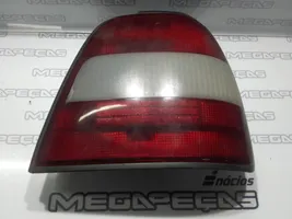 Nissan Sunny Lampy tylnej klapy bagażnika 