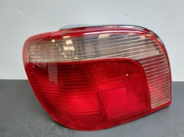 Toyota Yaris Lampy tylnej klapy bagażnika 