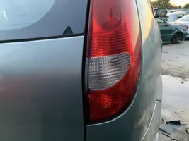 Nissan Almera Tino Galinis žibintas dangtyje 