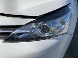 Toyota Verso Lampa przednia 