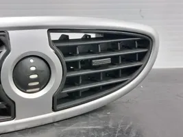 Renault Clio III Atrapa chłodnicy / Grill 