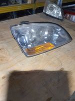 KIA Sorento Lampa przednia 921023e5