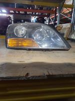 KIA Sorento Lampa przednia 921023e5