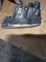 KIA Sorento Lampa przednia 921023e5