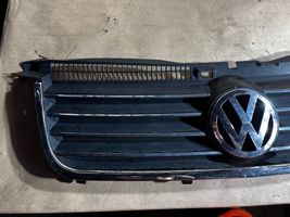 Volkswagen PASSAT B5.5 Etupuskurin ylempi jäähdytinsäleikkö VW0704401