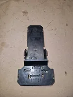 Volkswagen PASSAT B5 Cubierta del soporte de la lámpara de la luz trasera 3B9945257