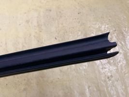 Mercedes-Benz A W169 Moulure de vitre de la porte avant A1697253165