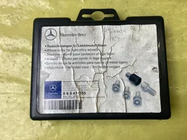 Mercedes-Benz B W245 Vanteiden varkaudenestomutterit ja avainhylsy B66470155