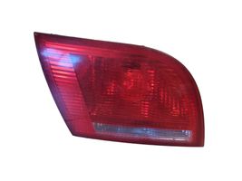 Audi A3 S3 8P Lampy tylnej klapy bagażnika 8P4945093B