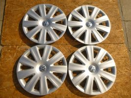 Volkswagen Sharan R16 wheel hub/cap/trim 7N0601147
