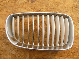 BMW 1 E81 E87 Grille calandre supérieure de pare-chocs avant 51137179656