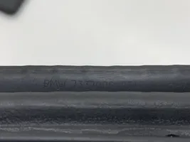 BMW 5 G30 G31 Priekinė sandarinimo guma ant kėbulo 7337000