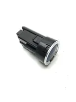 Toyota Prius (XW50) Interruttore a pulsante start e stop motore H12561