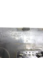 Jaguar XK8 - XKR Boîte à fusibles relais LJB2822AB