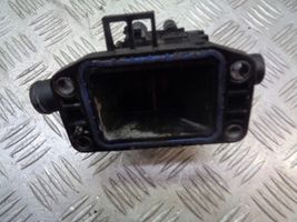 Ford Fiesta Boîtier de thermostat / thermostat 