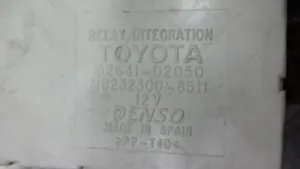 Toyota Corolla E120 E130 Pokrywa skrzynki bezpieczników 82641-02050