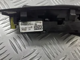 Toyota Corolla Verso E121 Moldura del interruptor de la ventana de la puerta delantera 84820-0F030