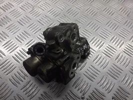 Volvo S40, V40 Pompe d'injection de carburant à haute pression MD351017