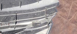 Dacia Logan I Grille calandre supérieure de pare-chocs avant 8200748240